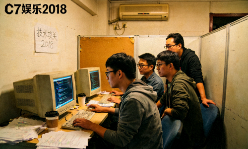 C7娱乐2018年里程碑 - 早期团队在小办公室进行技术攻关的照片
